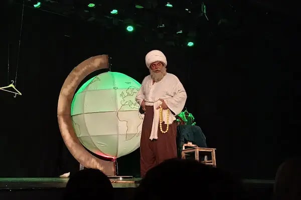 Manisa Belediyesi Şehir Tiyatrosu Salonu - Resim 13