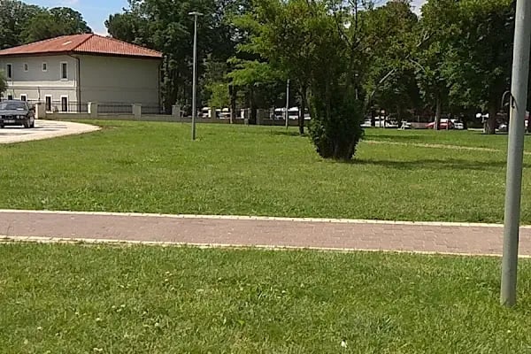 Osmangazi Belediyesi Çarşamba Pazarpark Oto Parkı - Resim 2
