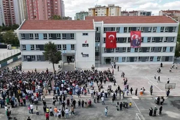 Şahinler Ortaokulu - Resim 3