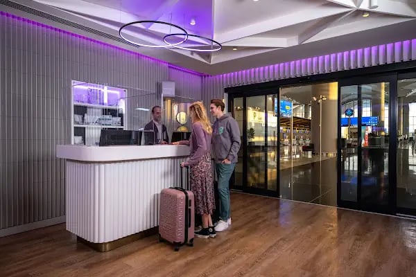 YOTELAIR Istanbul Airport (Airside) - Resim 18
