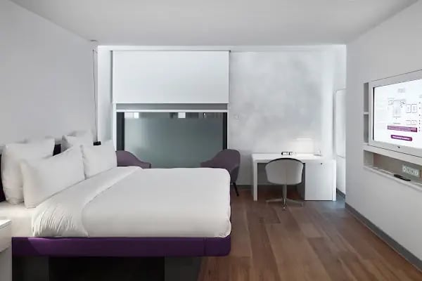 YOTELAIR Istanbul Airport (Airside) - Resim 17