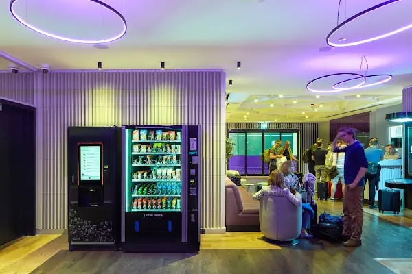 YOTELAIR Istanbul Airport (Airside) - Resim 7
