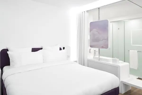 YOTELAIR Istanbul Airport (Airside) - Resim 12