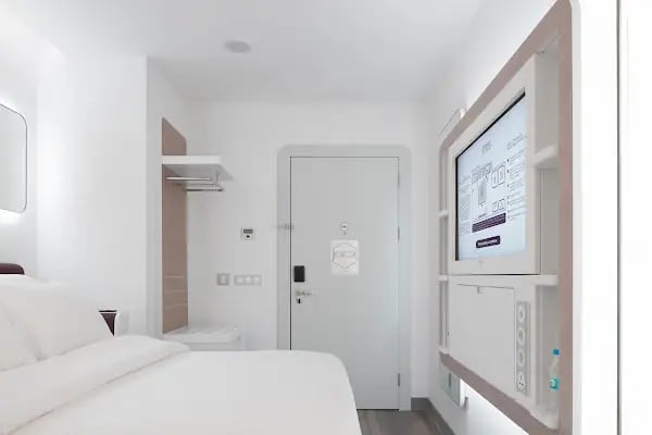 YOTELAIR Istanbul Airport (Airside) - Resim 14