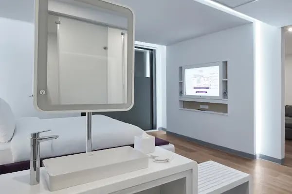 YOTELAIR Istanbul Airport (Airside) - Resim 3