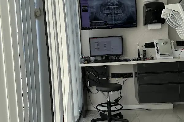 Dentomed Şana Ağız ve Diş Sağlığı Polikliniği - Resim 19