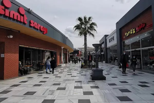 IN Street İstanbul Viaport AVM Mağazası - Resim 13