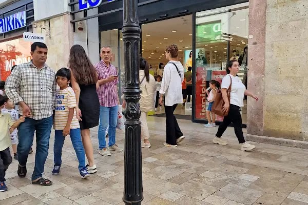 IN Street İstanbul Viaport AVM Mağazası - Resim 12
