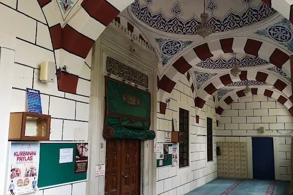 T.C. ATAŞEHİR MÜFTÜLÜĞÜ ŞEHİTLER CAMİİ - Resim 11