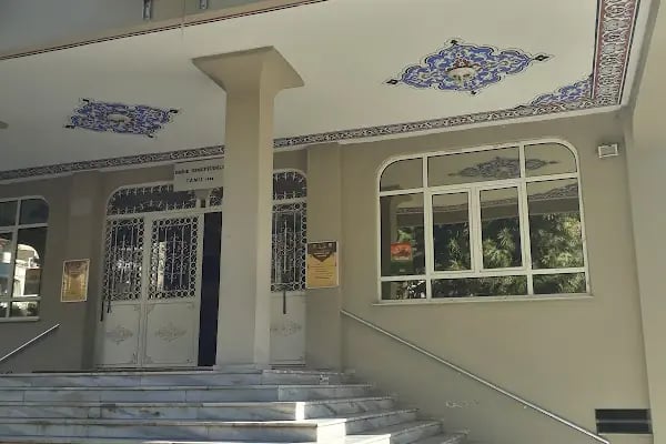 Emine Özmüftüoğlu Cami - Resim 10