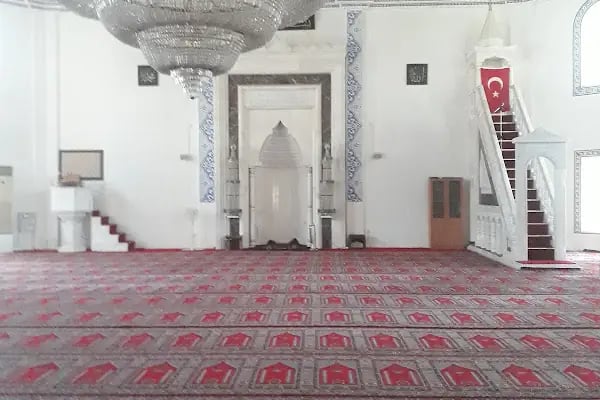 Emine Özmüftüoğlu Cami - Resim 3