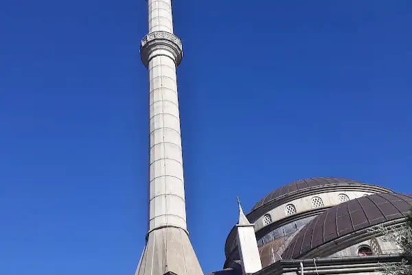 Emine Özmüftüoğlu Cami - Resim 4