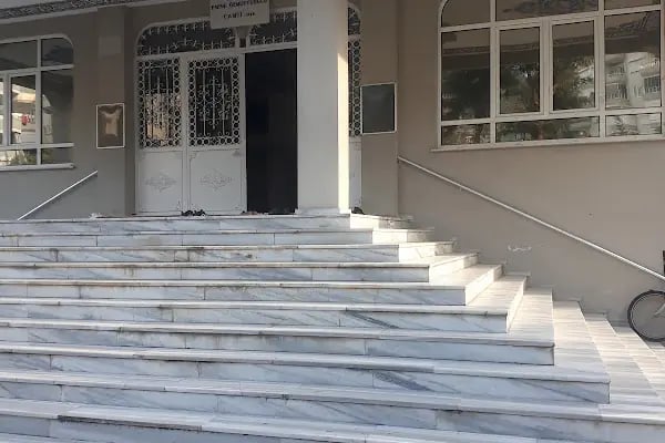 Emine Özmüftüoğlu Cami - Resim 13