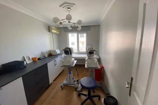Op. Dr. Mehmet Vural Göz VE Estetik Kliniği - Resim 15