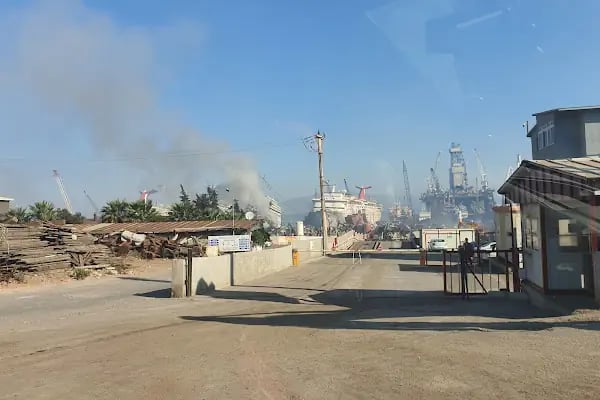 Simsekler Ship Recycling (Gemi Sokum Tersanesi) - Resim 4