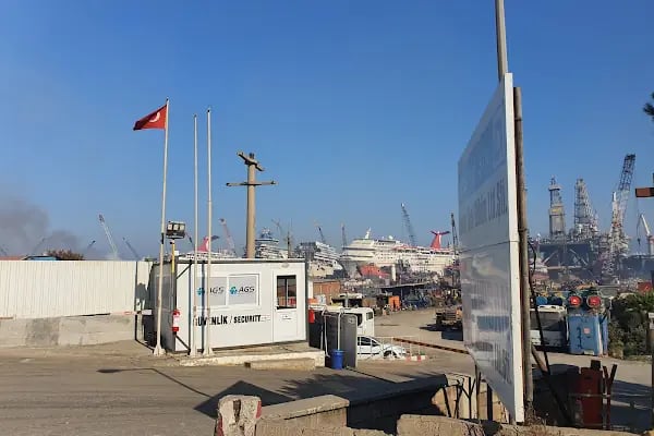 Simsekler Ship Recycling (Gemi Sokum Tersanesi) - Resim 11
