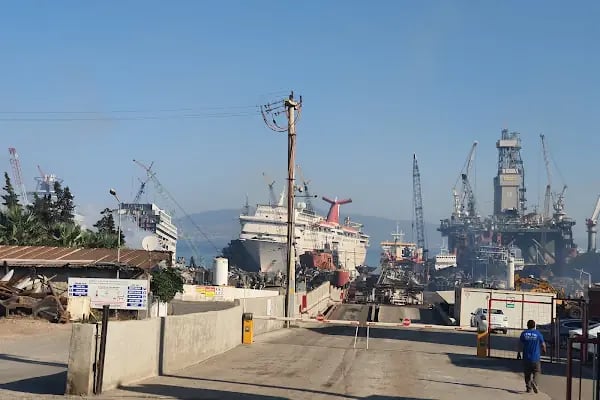 Simsekler Ship Recycling (Gemi Sokum Tersanesi) - Resim 10