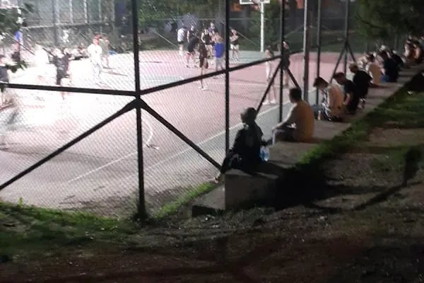 Hukuk Fakültesi Otobüs Durağı - Resim 1