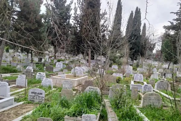 Beşyüzevler Mezarlığı - Resim 18