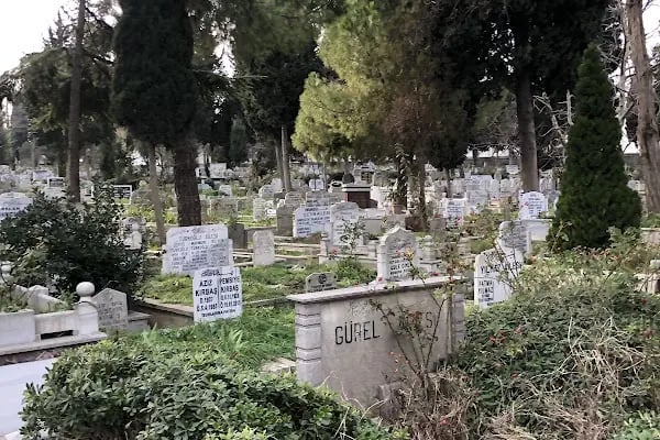 Beşyüzevler Mezarlığı - Resim 17