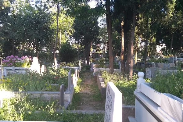 Beşyüzevler Mezarlığı - Resim 16