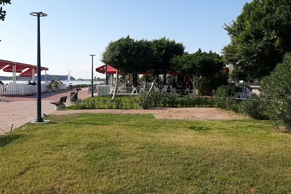 Kuum Cafe Bistro Beach - Resim 9