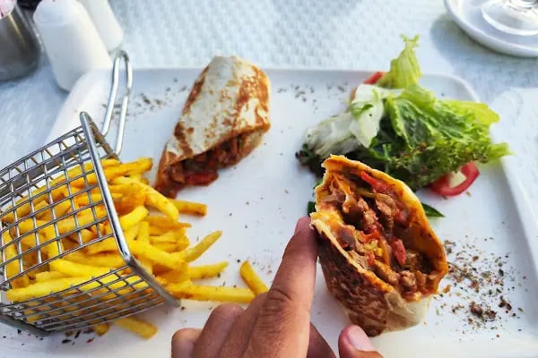 Kuum Cafe Bistro Beach - Resim 3