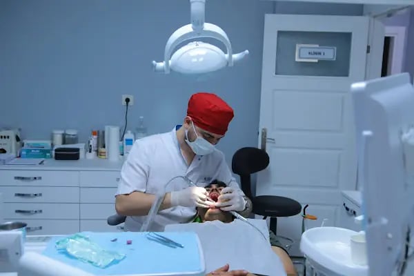 Diş Hekimi Gökhan Düşünmez - Resim 2