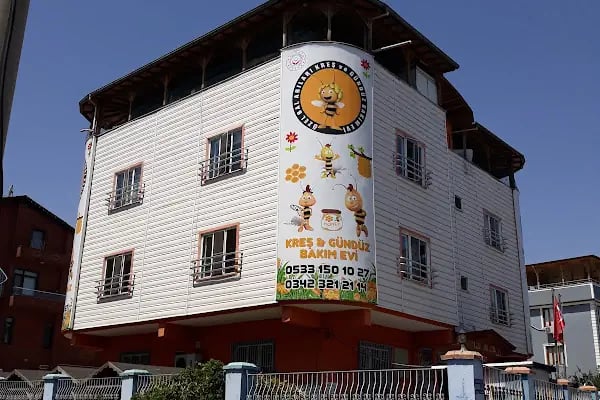 Kolej Vakfı Tramvay Durağı - Resim 1
