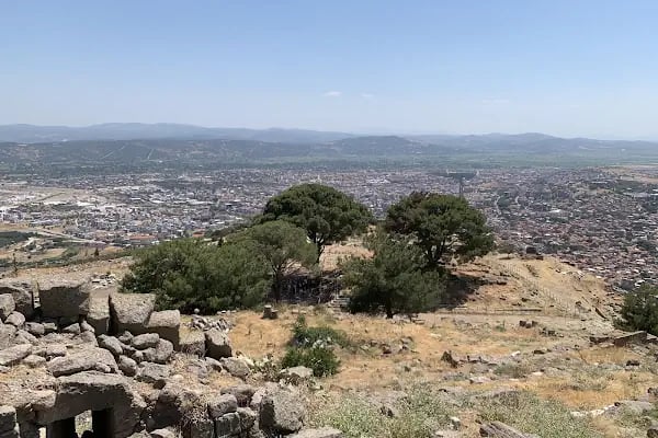 Zeus Sunağı - Resim 8