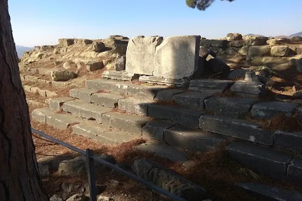 Zeus Sunağı - Resim 19