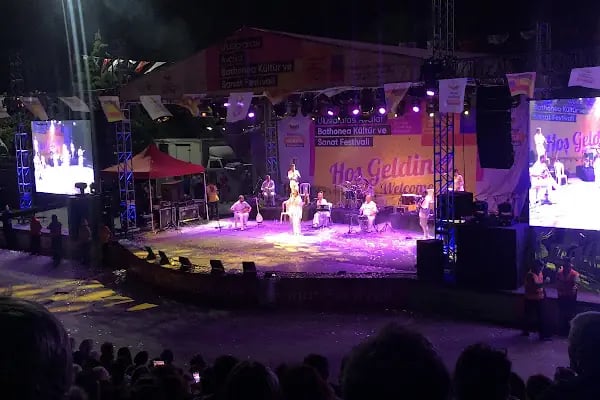 Gümüşpala Nejat Uygur Açıkhava Sahnesi - Resim 14