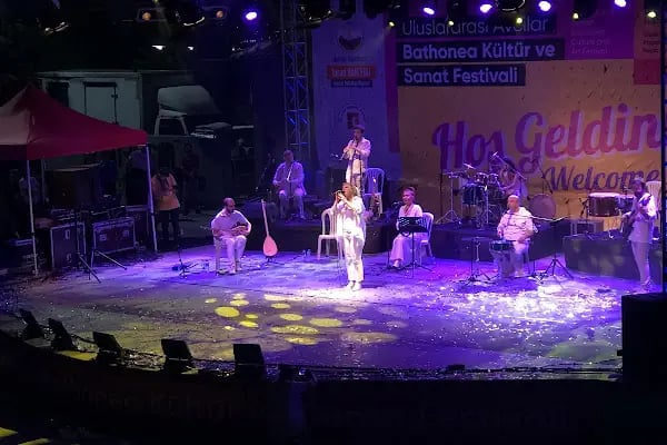 Gümüşpala Nejat Uygur Açıkhava Sahnesi - Resim 3