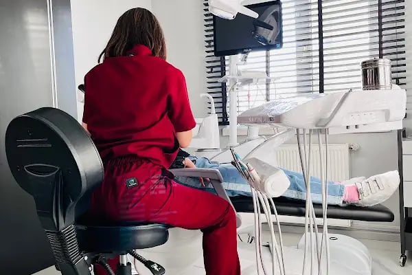 Aylin Katar Balaban Diş Kliniği - Resim 3