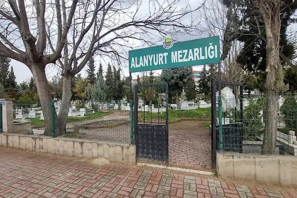 Alanyurt Merkez Mezarlığı - Resim 2