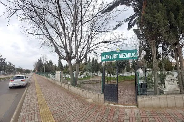 Alanyurt Merkez Mezarlığı - Resim 7