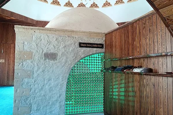 Hz Ukkaşe Türbesi - Resim 18