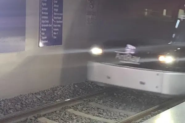 antray çallı tramvay istasyonu - Resim 12