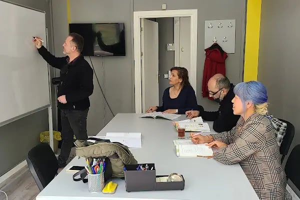 DialogIST Dil Okulu Dil Kursu Yabancı Dil İngilizce Ve İspanyolca Kurs Turkish Lesson - Resim 5