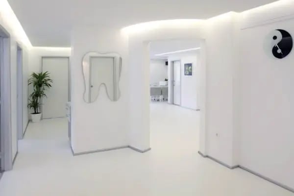 Doç. Dr. Tolga Akova – Adana - Dentrum Ağız ve Diş Sağlığı Polikliniği - Resim 1