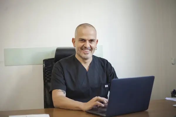 Doç. Dr. Tolga Akova – Adana - Dentrum Ağız ve Diş Sağlığı Polikliniği - Resim 6