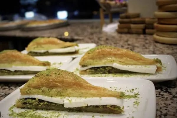 Lila Mor Cafe & Bistro Party House - Resim 19