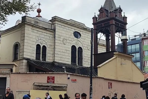 Surp Takavor Ermeni Kilisesi - Resim 2