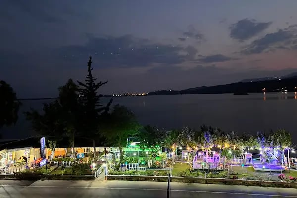 Yüzerköşk Mavi Yengeç Restaurant - Resim 13