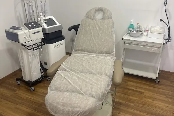 Op. Dr. Esra Bilgen | Kadın Estetik Cerrah | Vaser Liposuction | Meme Büyütme | Burun Estetiği - Resim 6