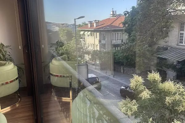 Op. Dr. Esra Bilgen | Kadın Estetik Cerrah | Vaser Liposuction | Meme Büyütme | Burun Estetiği - Resim 2