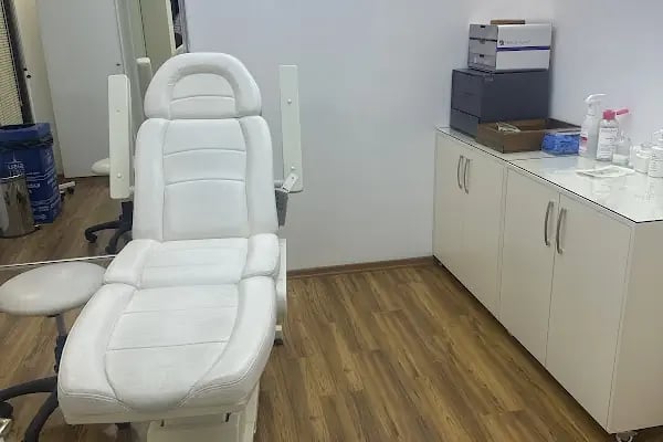 Op. Dr. Esra Bilgen | Kadın Estetik Cerrah | Vaser Liposuction | Meme Büyütme | Burun Estetiği - Resim 3