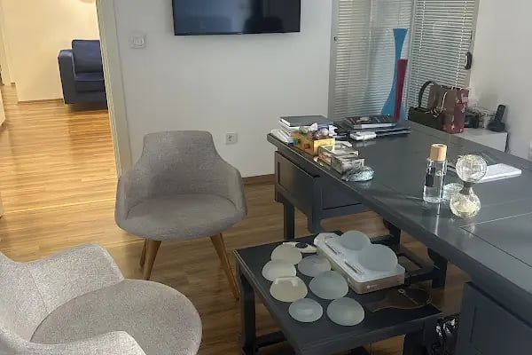 Op. Dr. Esra Bilgen | Kadın Estetik Cerrah | Vaser Liposuction | Meme Büyütme | Burun Estetiği - Resim 5