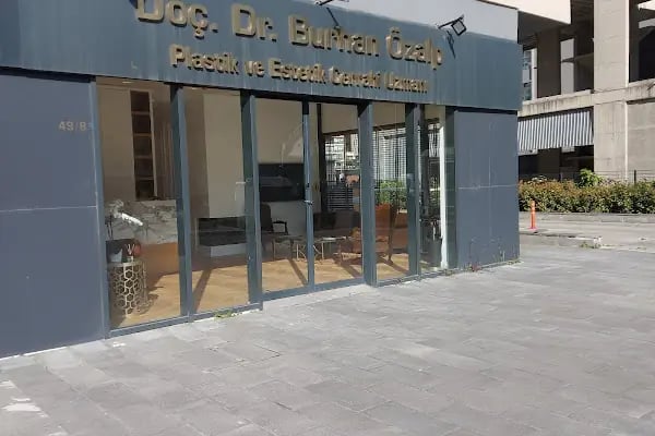 Doç. Dr. Burhan Özalp - Plastik ve Estetik Cerrahi Uzmanı - Resim 1