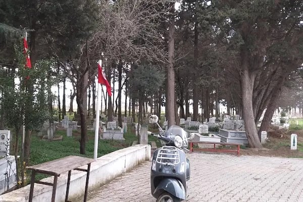 Halalca Köyü mezarlığı - Resim 1